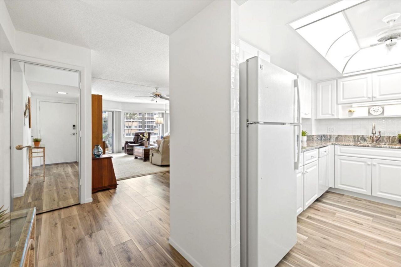 1300 N Portofino Drive, Unit S206, Sarasota, FL 34242 Photo