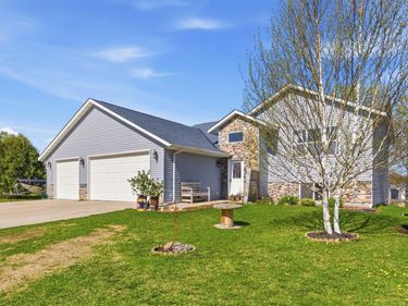 1204 Prairie Ridge Lane, Lester Prairie, MN 55354