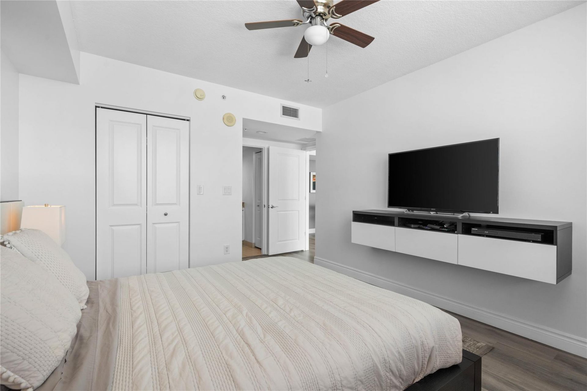 610 W Las Olas Boulevard, Unit 1514N, Fort Lauderdale, FL 33312 Photo