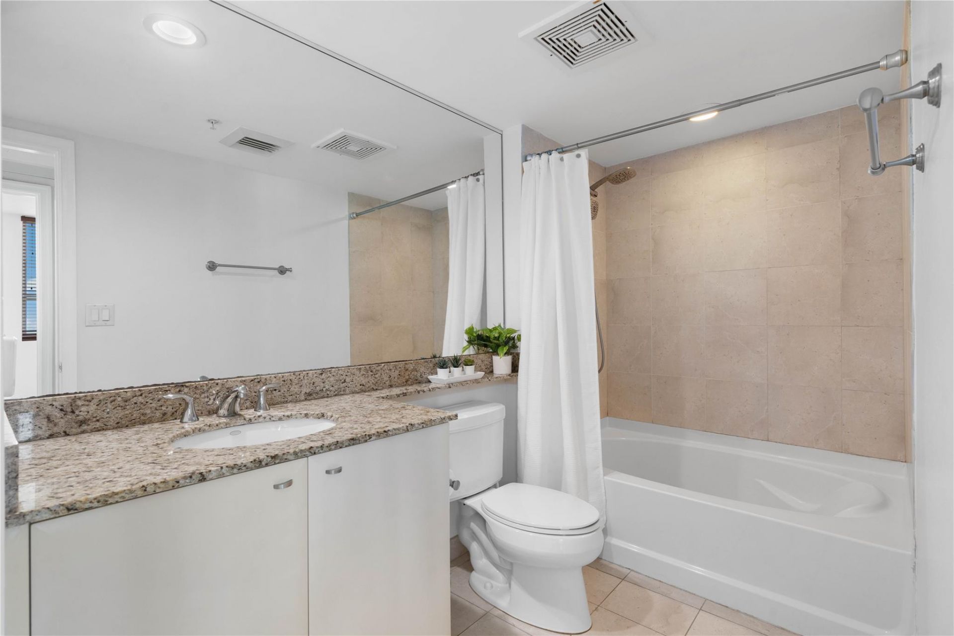 610 W Las Olas Boulevard, Unit 1514N, Fort Lauderdale, FL 33312 Photo