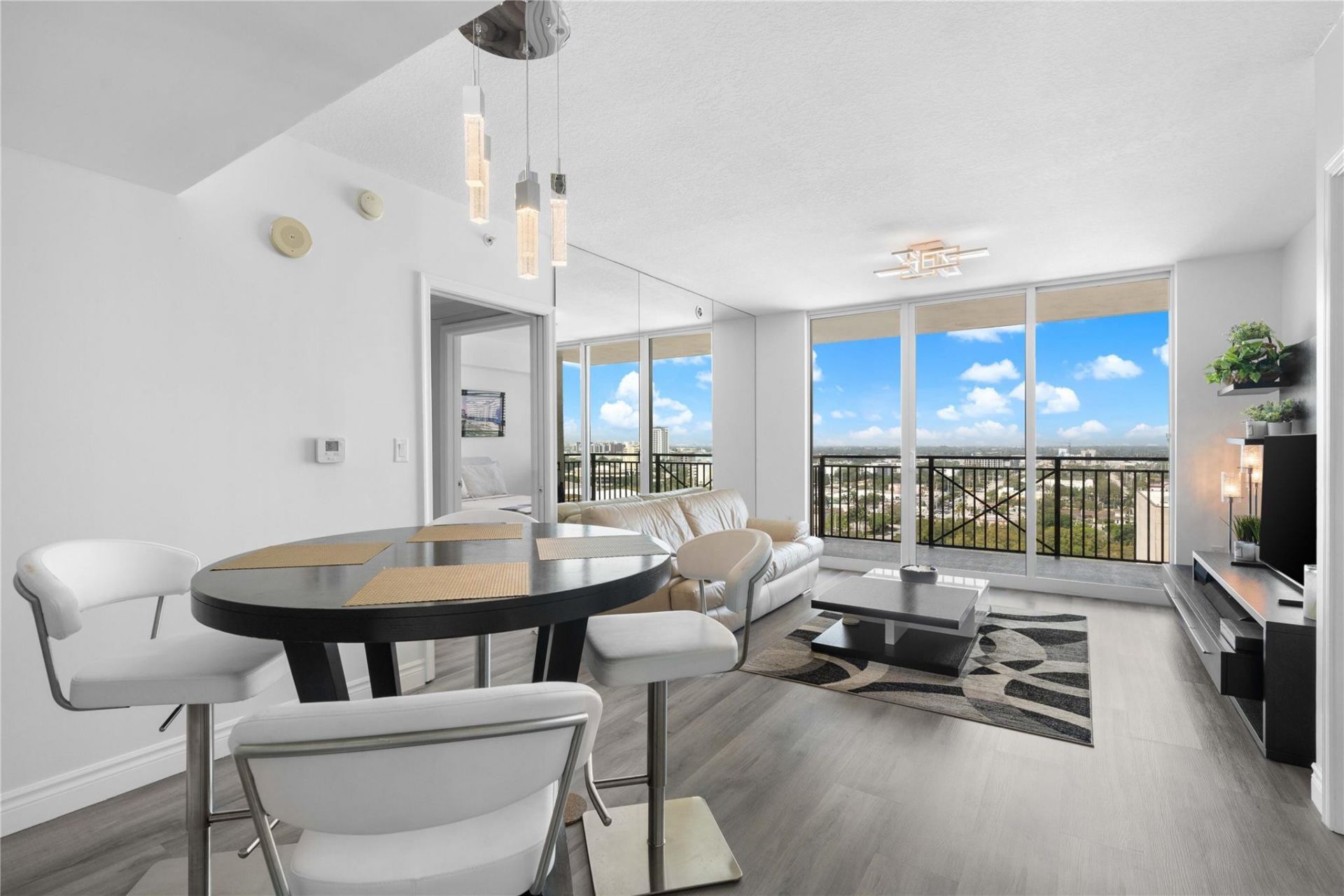 610 W Las Olas Boulevard, Unit 1514N, Fort Lauderdale, FL 33312 Photo