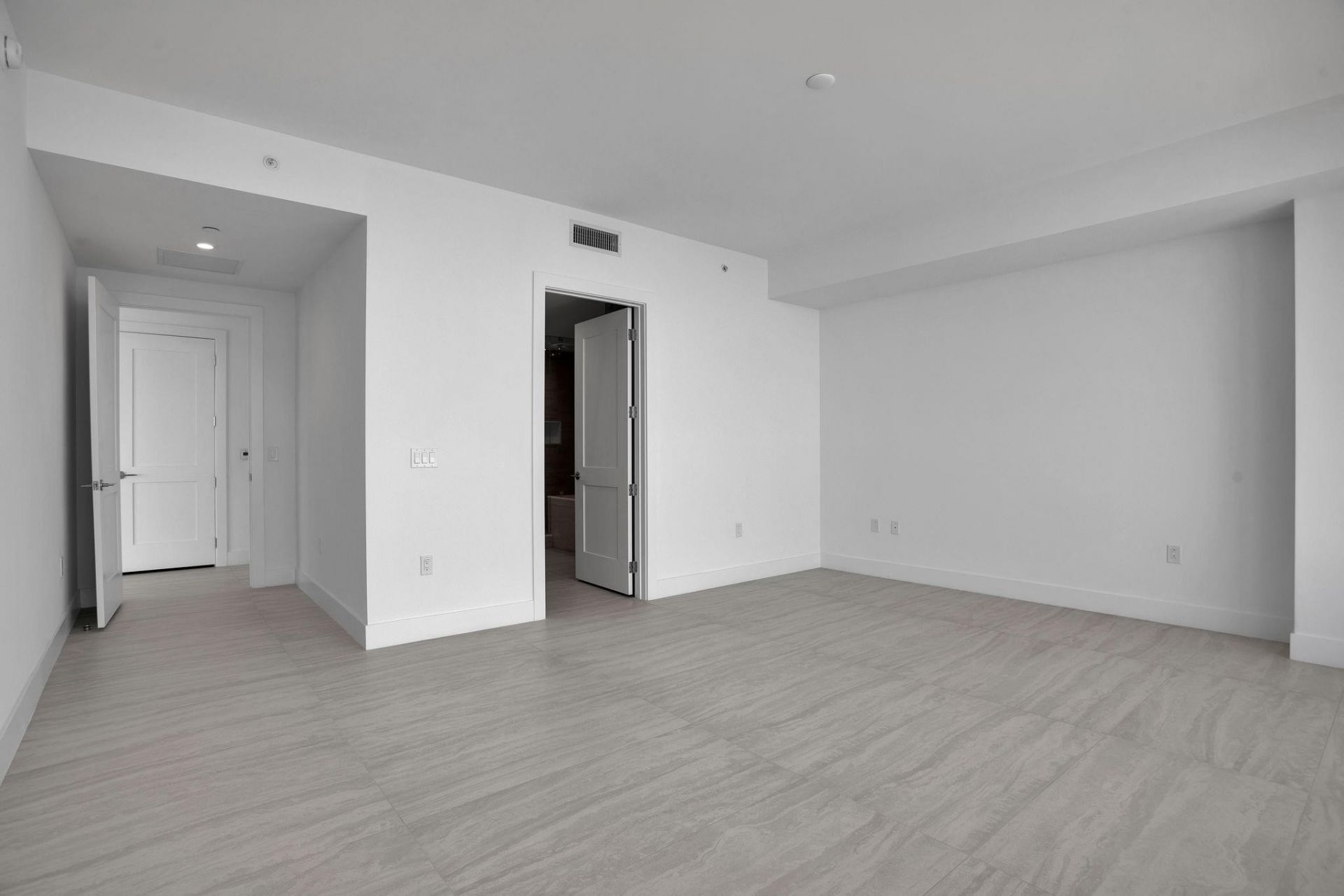 151 N Seabreeze Boulevard, Unit E-501, Fort Lauderdale, FL 33304 Photo