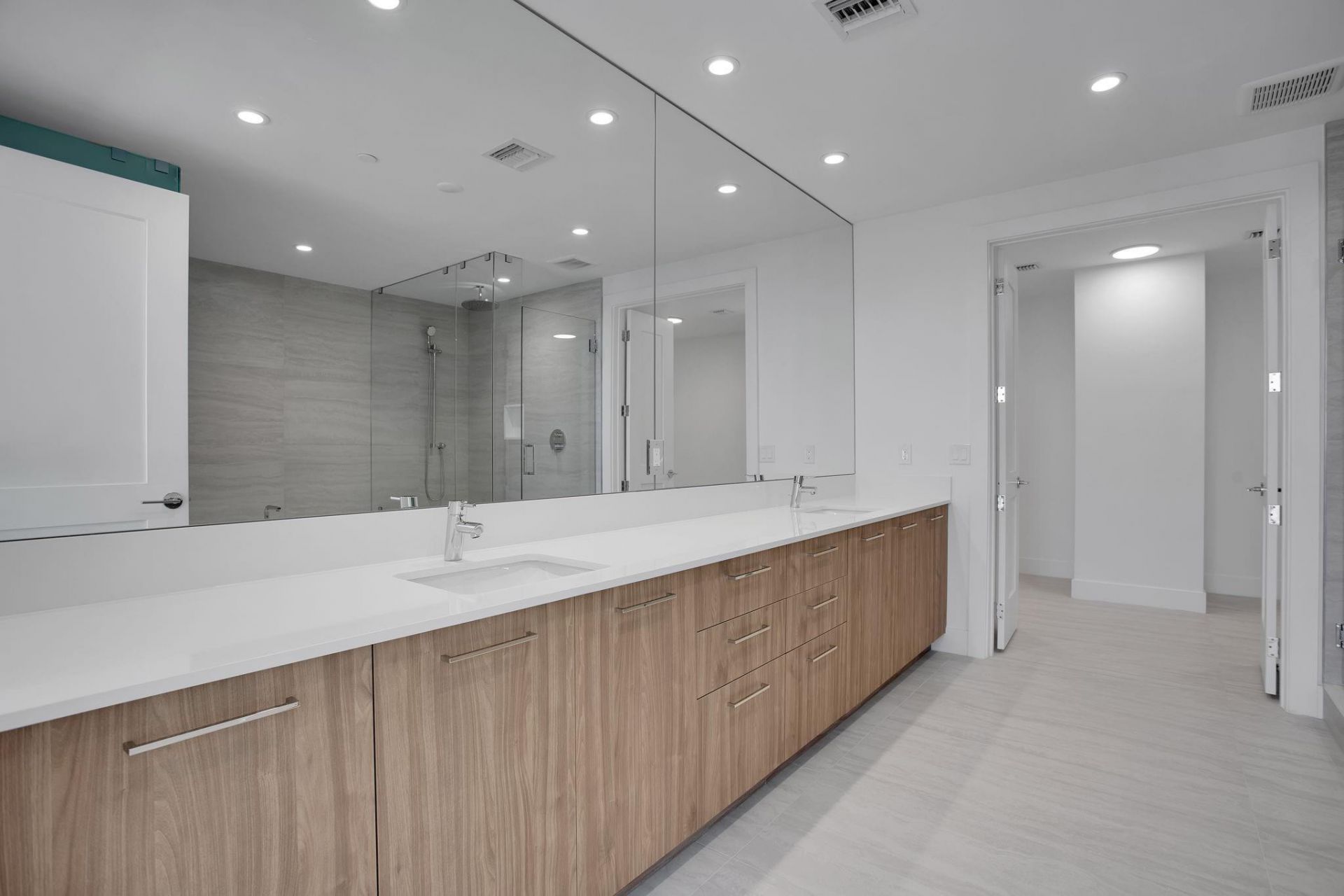 151 N Seabreeze Boulevard, Unit E-501, Fort Lauderdale, FL 33304 Photo