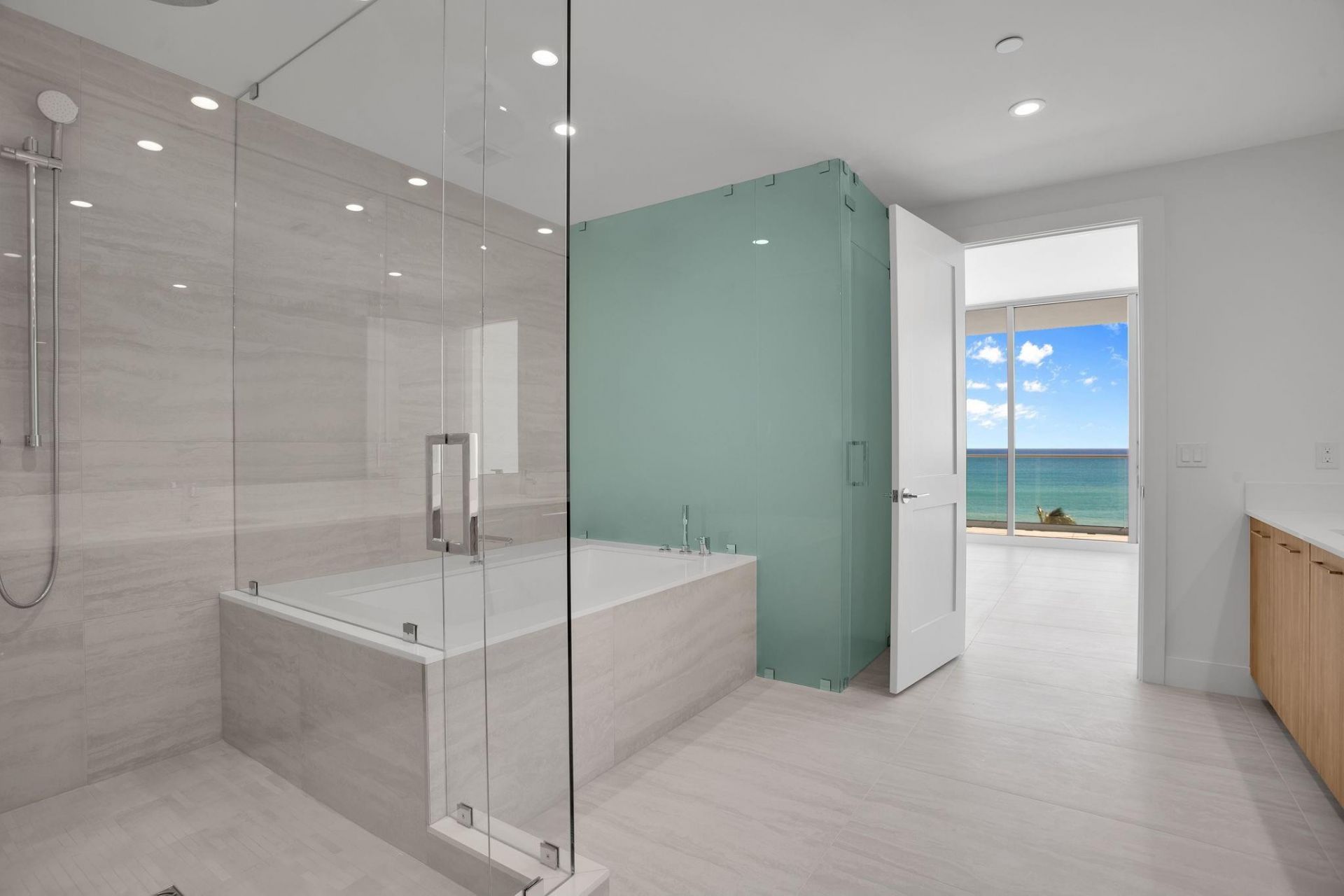 151 N Seabreeze Boulevard, Unit E-501, Fort Lauderdale, FL 33304 Photo