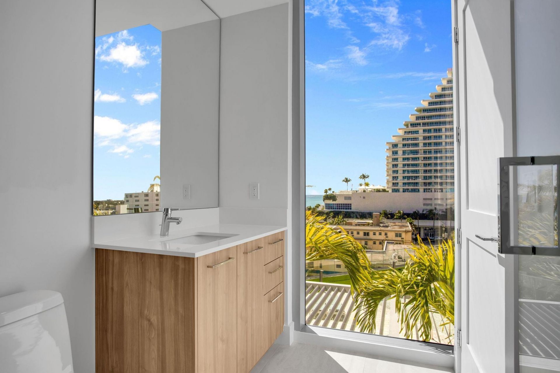 151 N Seabreeze Boulevard, Unit E-501, Fort Lauderdale, FL 33304 Photo