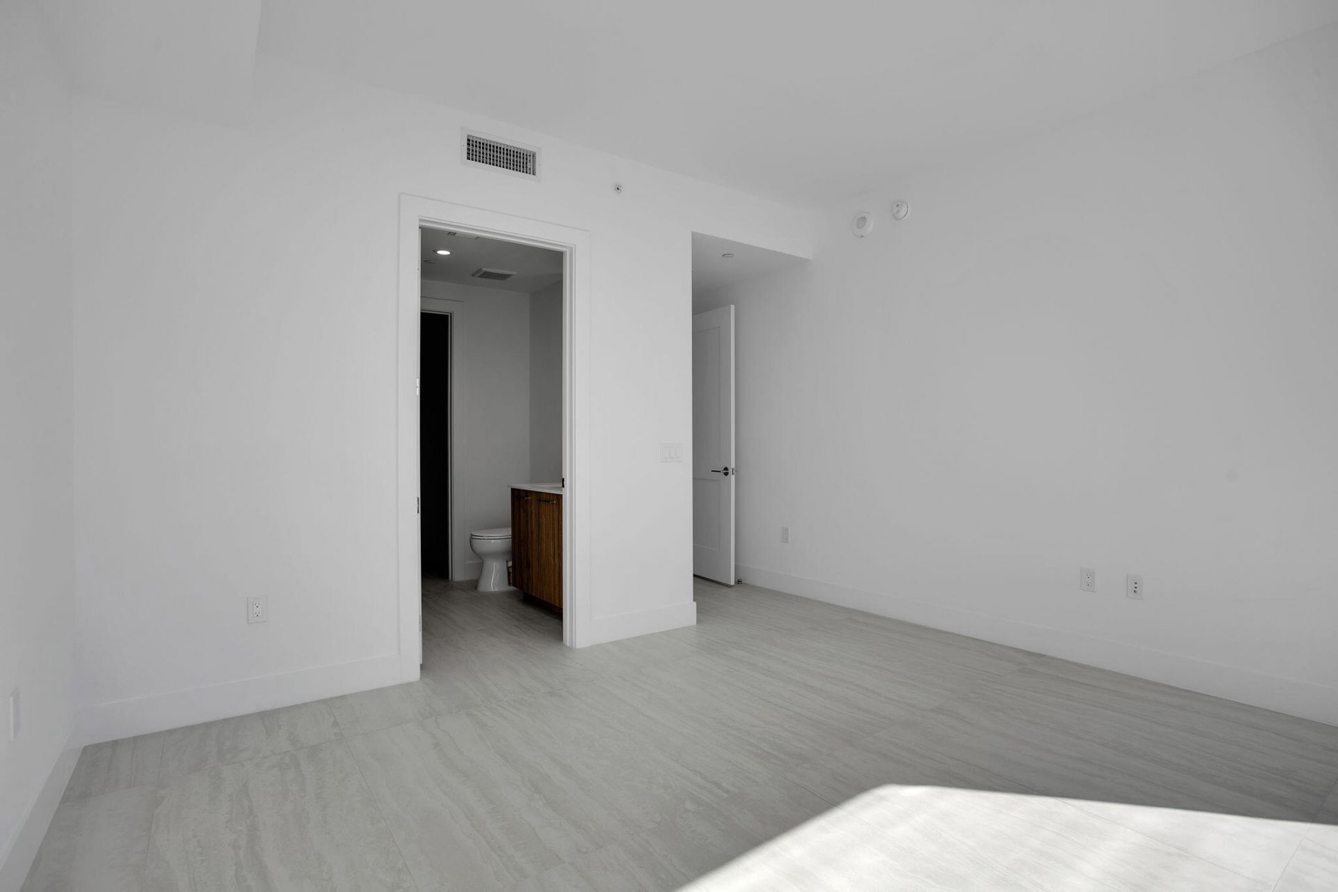 151 N Seabreeze Boulevard, Unit E-501, Fort Lauderdale, FL 33304 Photo