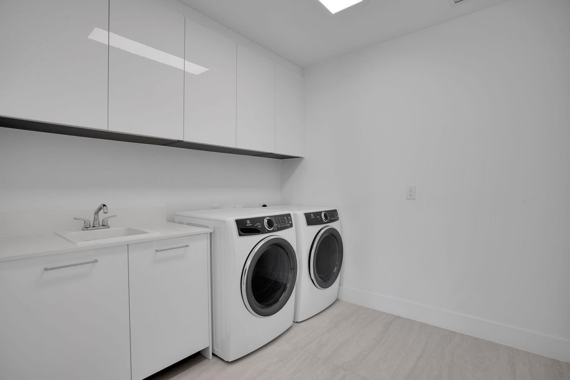 151 N Seabreeze Boulevard, Unit E-501, Fort Lauderdale, FL 33304 Photo
