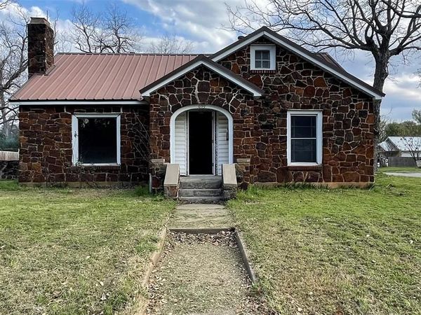 409 W Davis Street, Hearne, TX 77859
