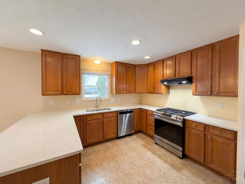 5705 Pepperridge Court, Hamilton Twp, OH 45039 Photo 10