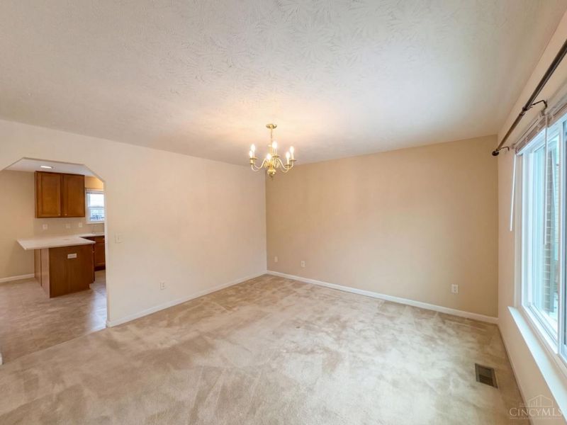 5705 Pepperridge Court, Hamilton Twp, OH 45039 Photo 13