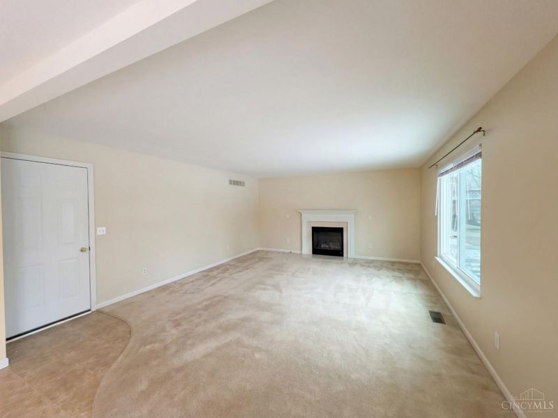 5705 Pepperridge Court, Hamilton Twp, OH 45039 Photo 3