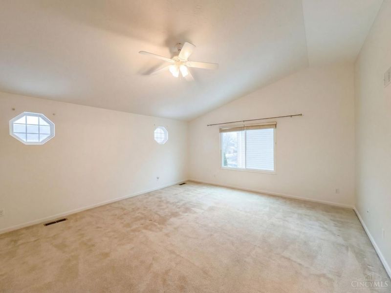 5705 Pepperridge Court, Hamilton Twp, OH 45039 Photo 4