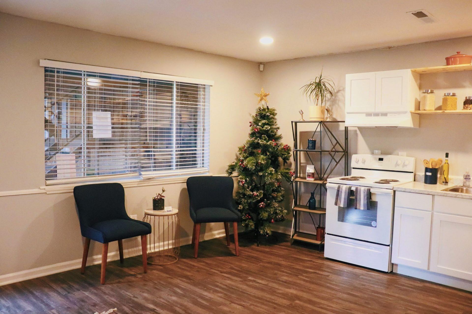 3360 Apache Street Photo 16