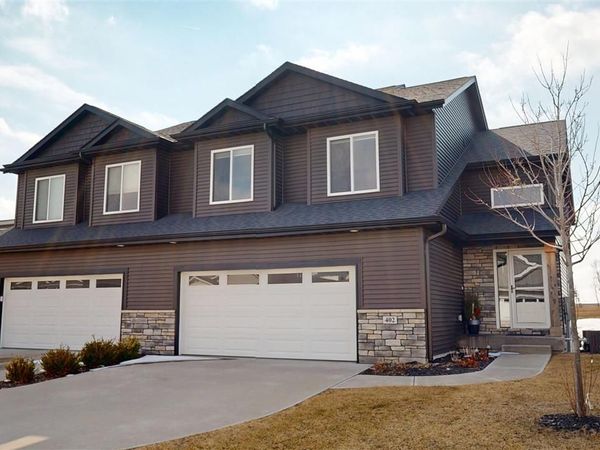 402 Dawson Dr, West Branch, IA 52358