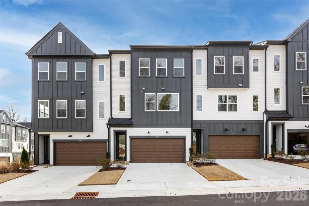 909 Archway Lane, Charlotte, NC 28217 Main Photo