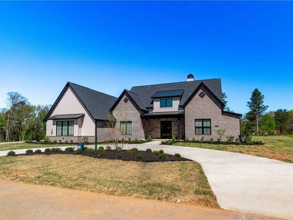 2531 N Oakland Zion Road, Fayetteville, AR 72703