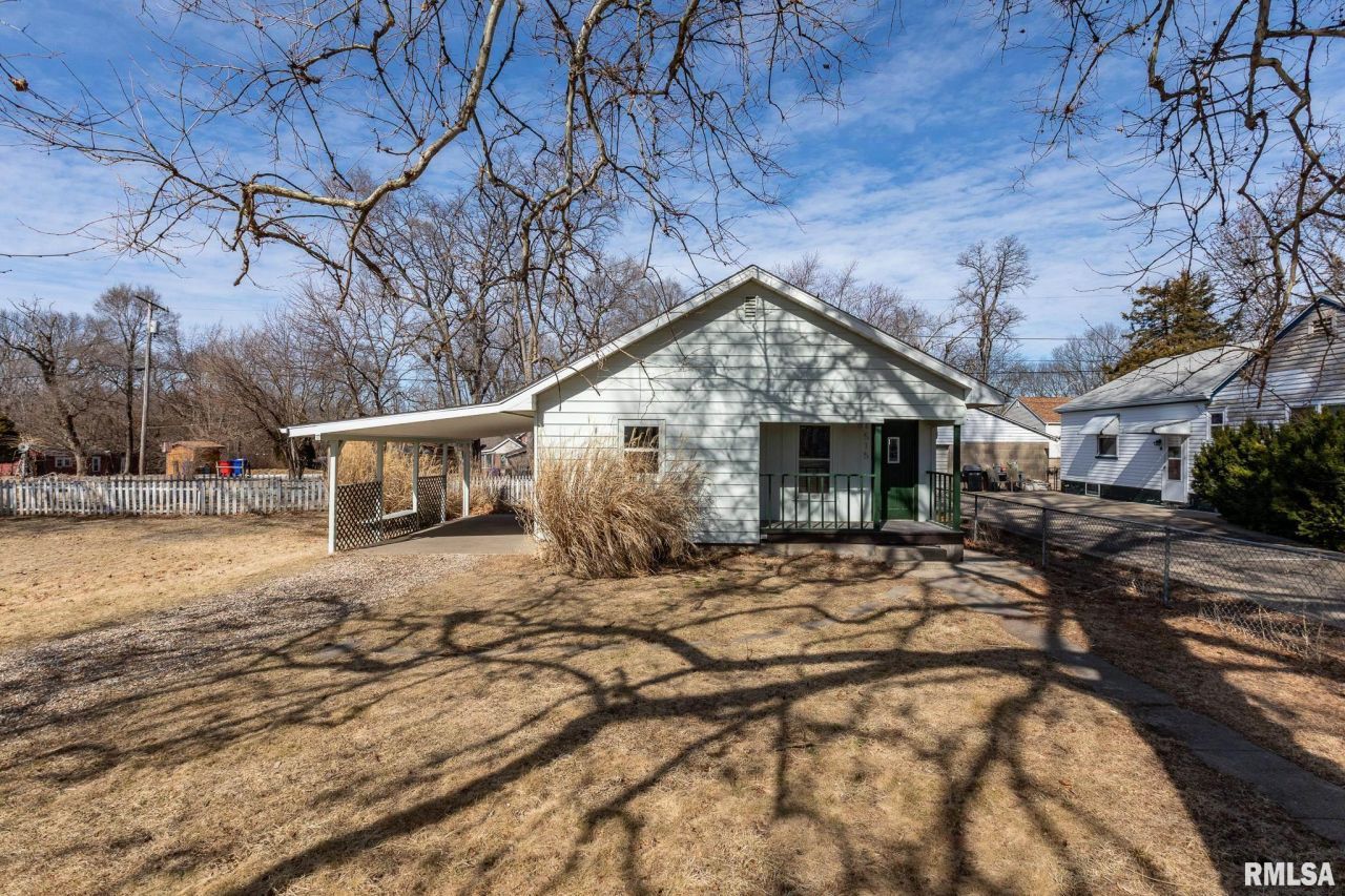 515 E Marietta Avenue, Peoria Heights, IL 61616 Main Photo