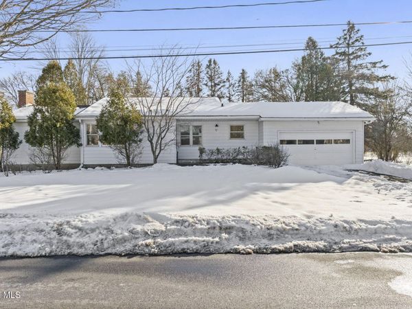 31 Magee Drive, Glenmont, NY 12077