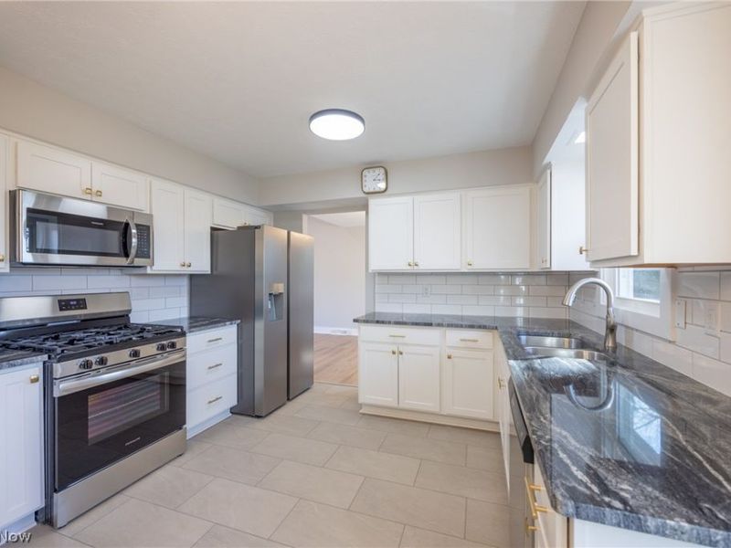 522 Catlin Drive, Richmond Heights, OH 44143 Photo 3