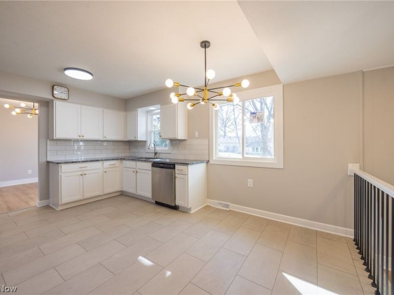 522 Catlin Drive, Richmond Heights, OH 44143 Photo 6