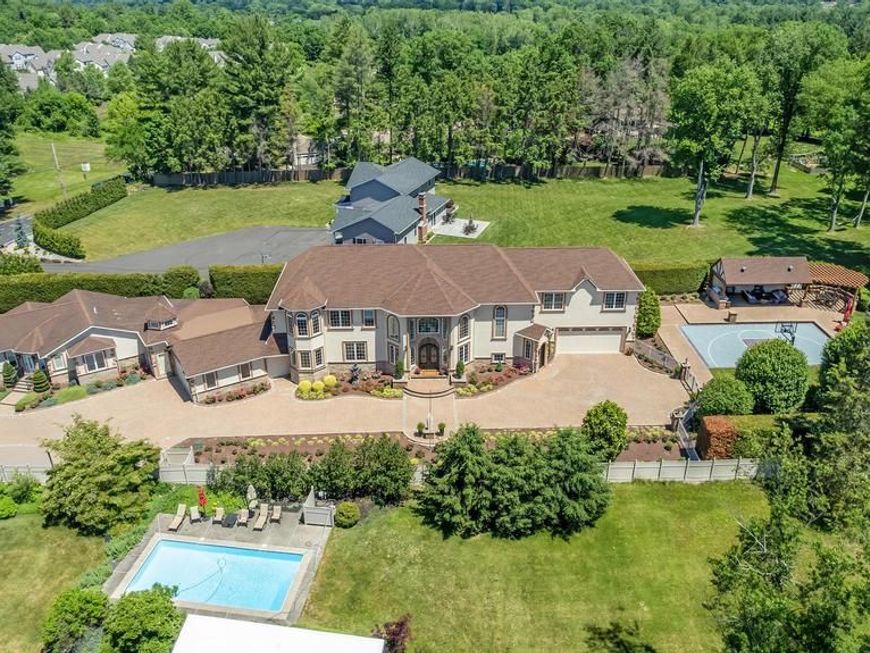 1066 Washington Crossing Rd, Newtown, PA 18940 Main Photo