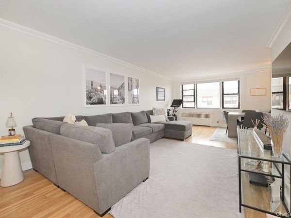 5 Birchwood Court, Unit 5J, Mineola, NY 11501