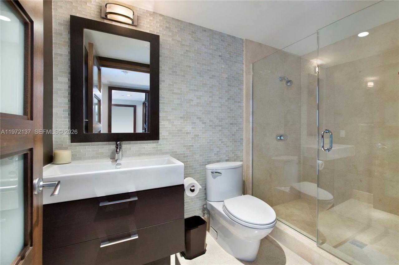 5875 Collins Ave , Unit 1008, Miami Beach, FL 33140 Photo