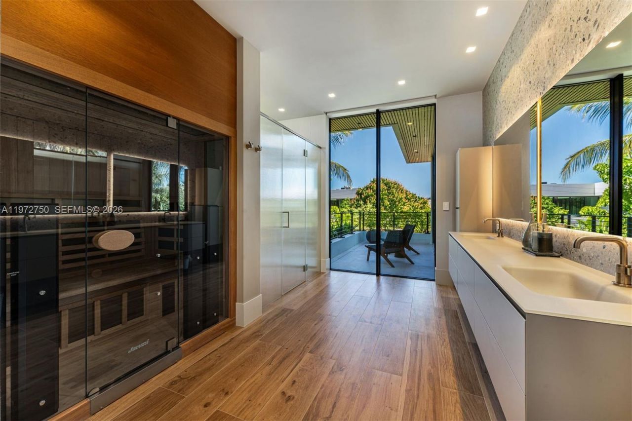 2145 Meridian Ave , Miami Beach, FL 33139 Photo