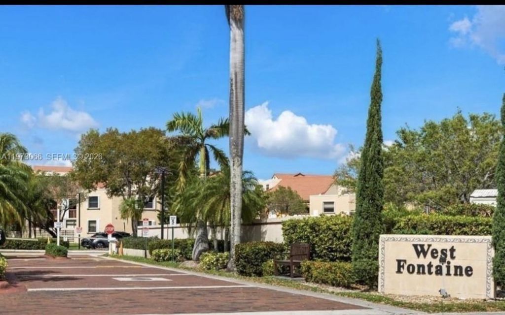 10229 NW 9th St Cir, Unit 213-2, Miami, FL 33172 Photo