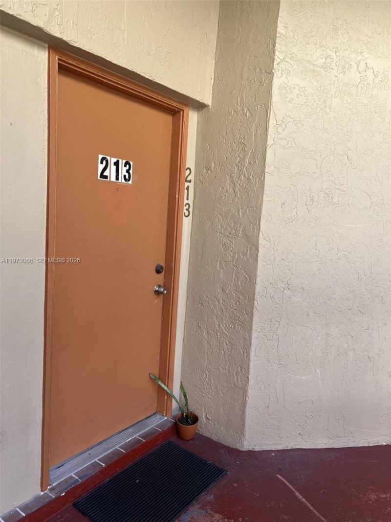10229 NW 9th St Cir , Unit 213-2, Miami, FL 33172 Photo