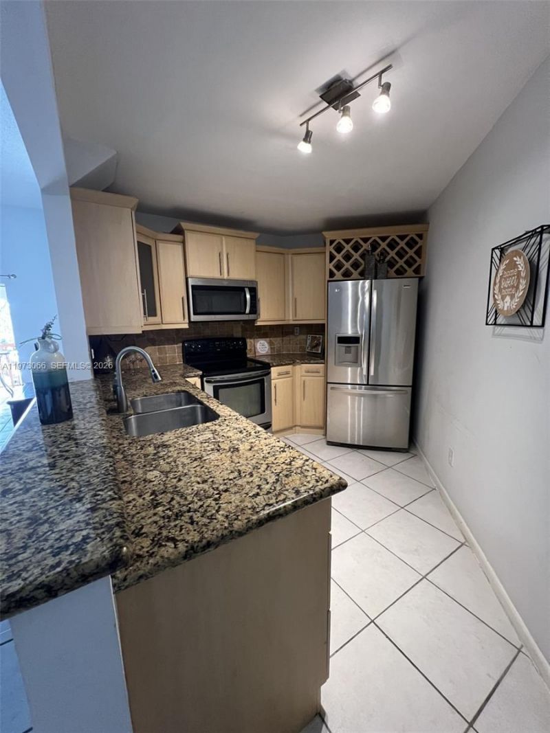 10229 NW 9th St Cir, Unit 213-2, Miami, FL 33172 Photo