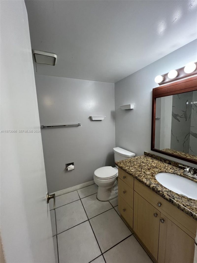 10229 NW 9th St Cir , Unit 213-2, Miami, FL 33172 Photo