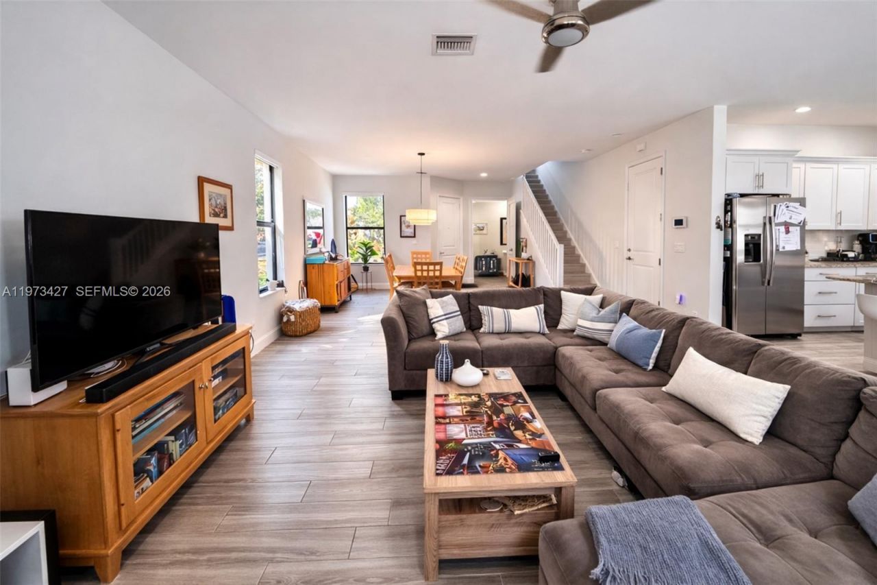 135 NW 209th Trl , Pembroke Pines, FL 33029 Photo