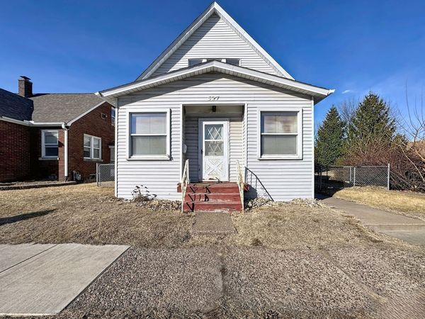 527 19th Avenue , Moline, IL 61265