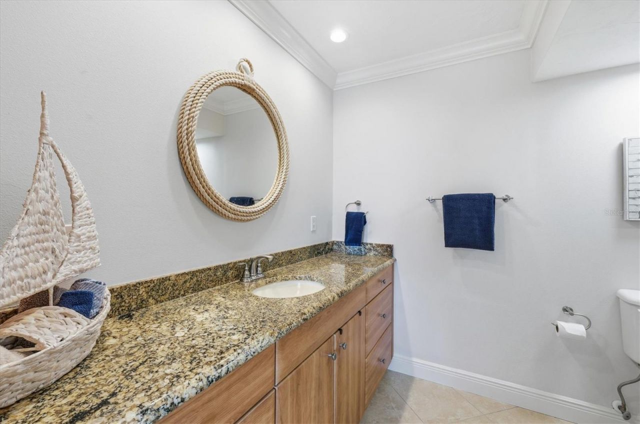 1200 E Peppertree Lane, Unit 307, Sarasota, FL 34242 Photo