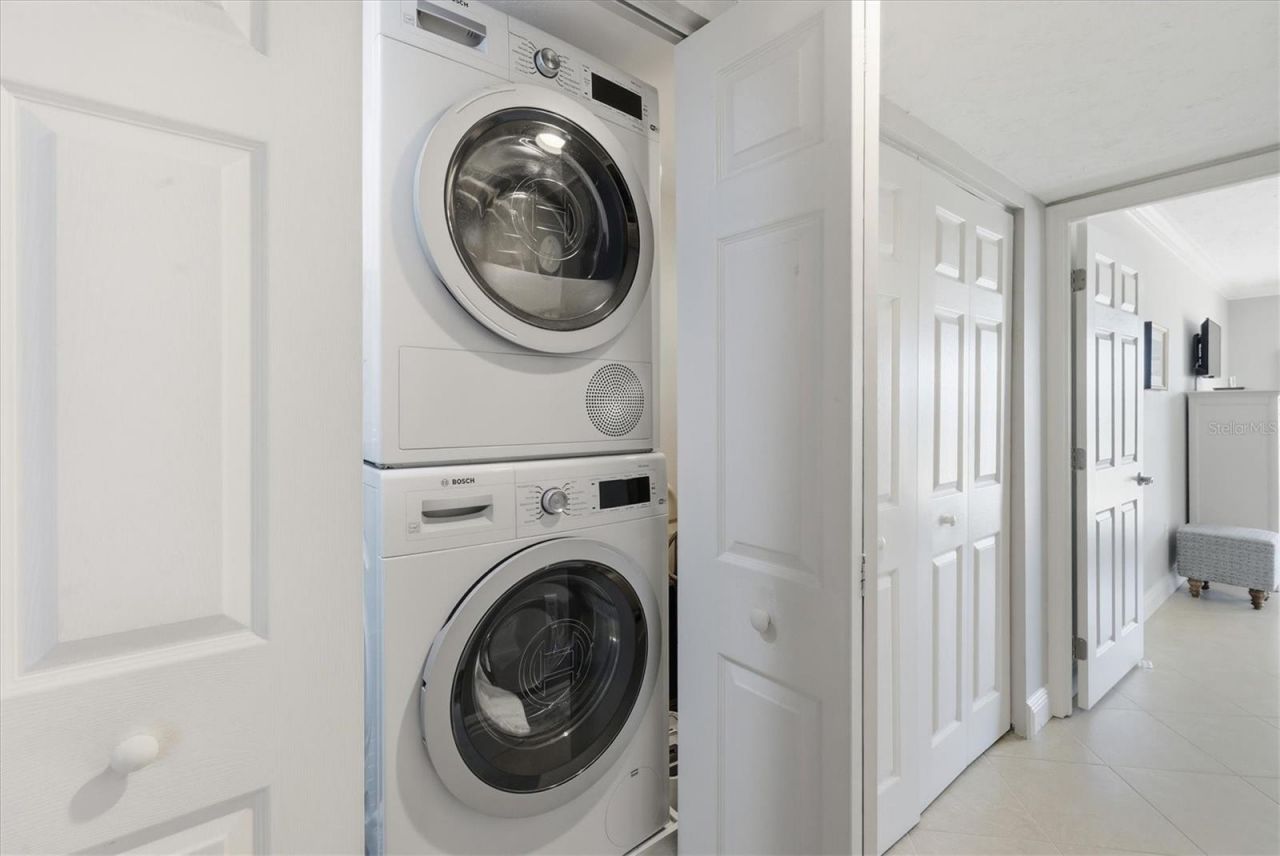 1200 E Peppertree Lane, Unit 307, Sarasota, FL 34242 Photo