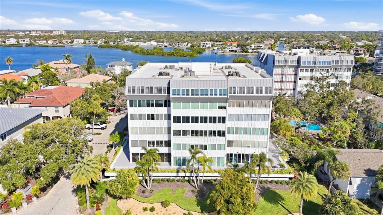 1200 E Peppertree Lane, Unit 307, Sarasota, FL 34242 Photo
