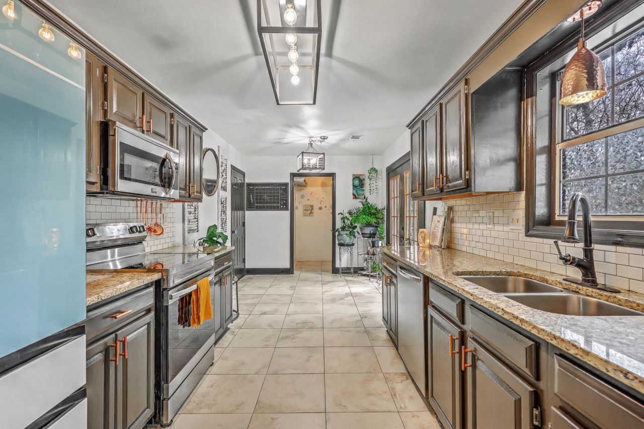 1590 Wabeek Way Photo 12