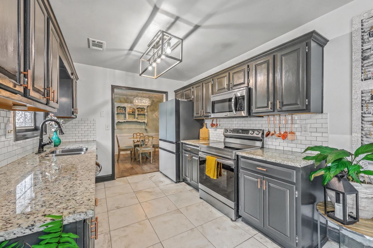 1590 Wabeek Way Photo 15