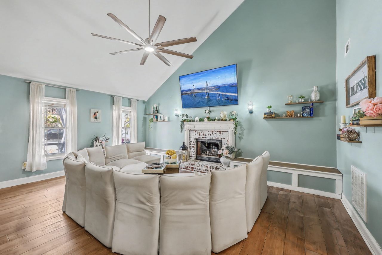 1590 Wabeek Way Photo 17