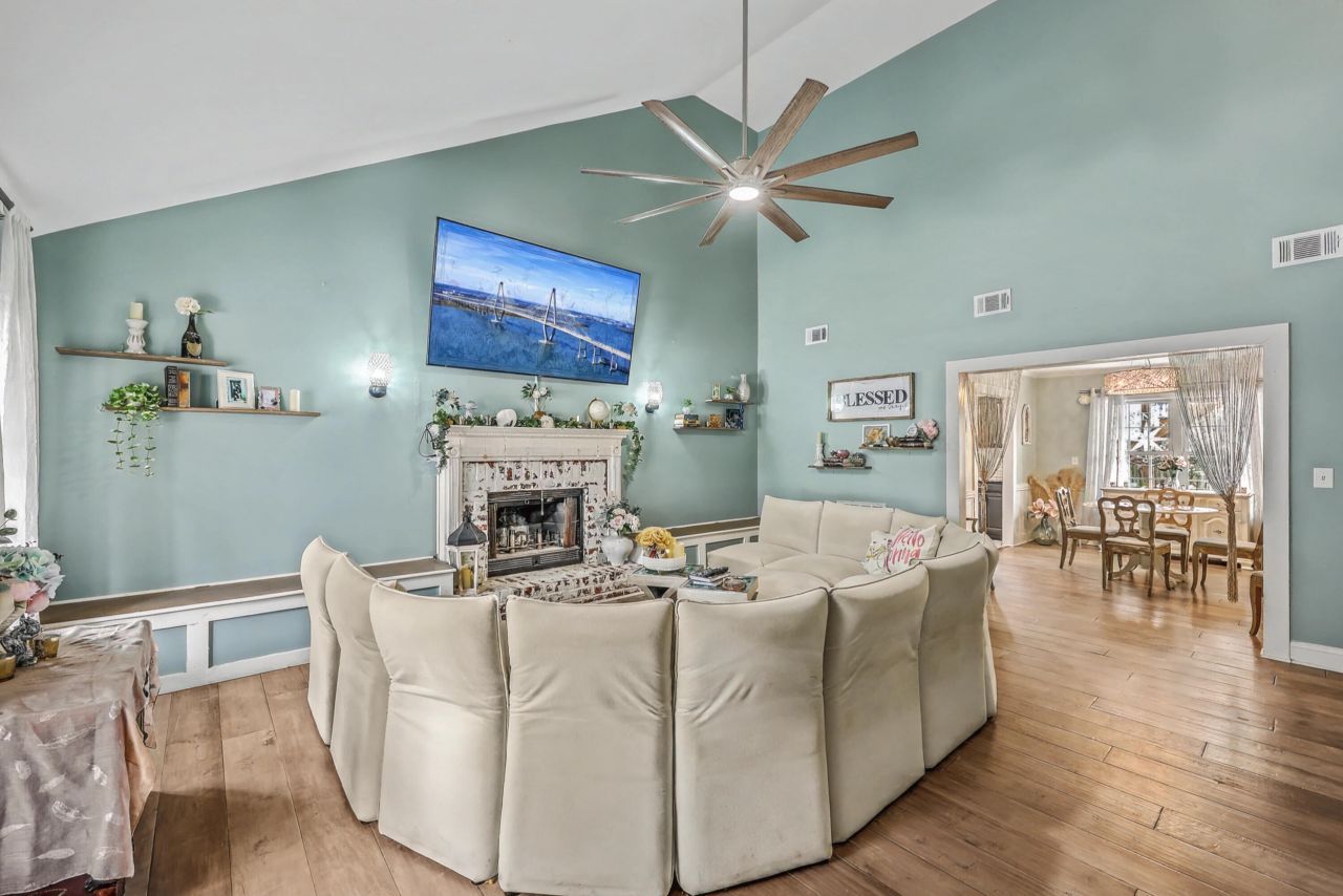 1590 Wabeek Way Photo 20