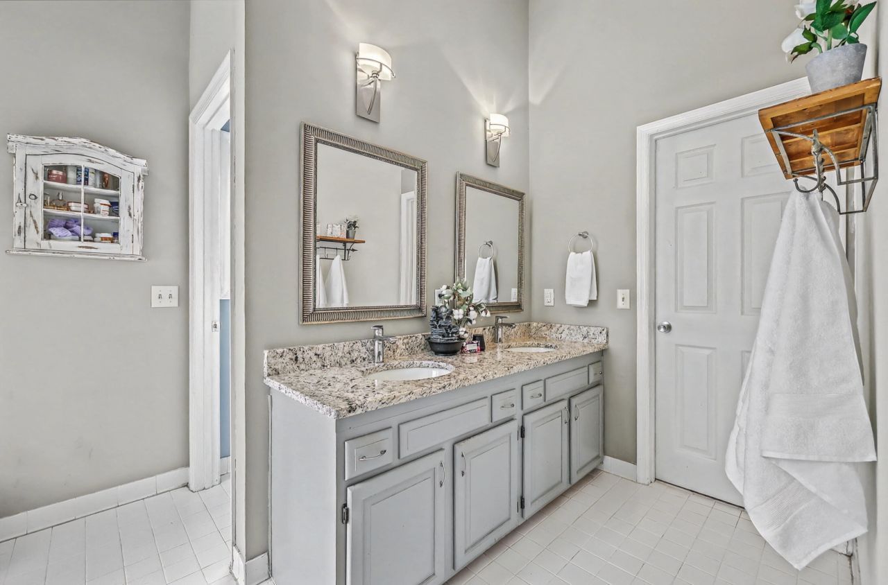 1590 Wabeek Way Photo 32