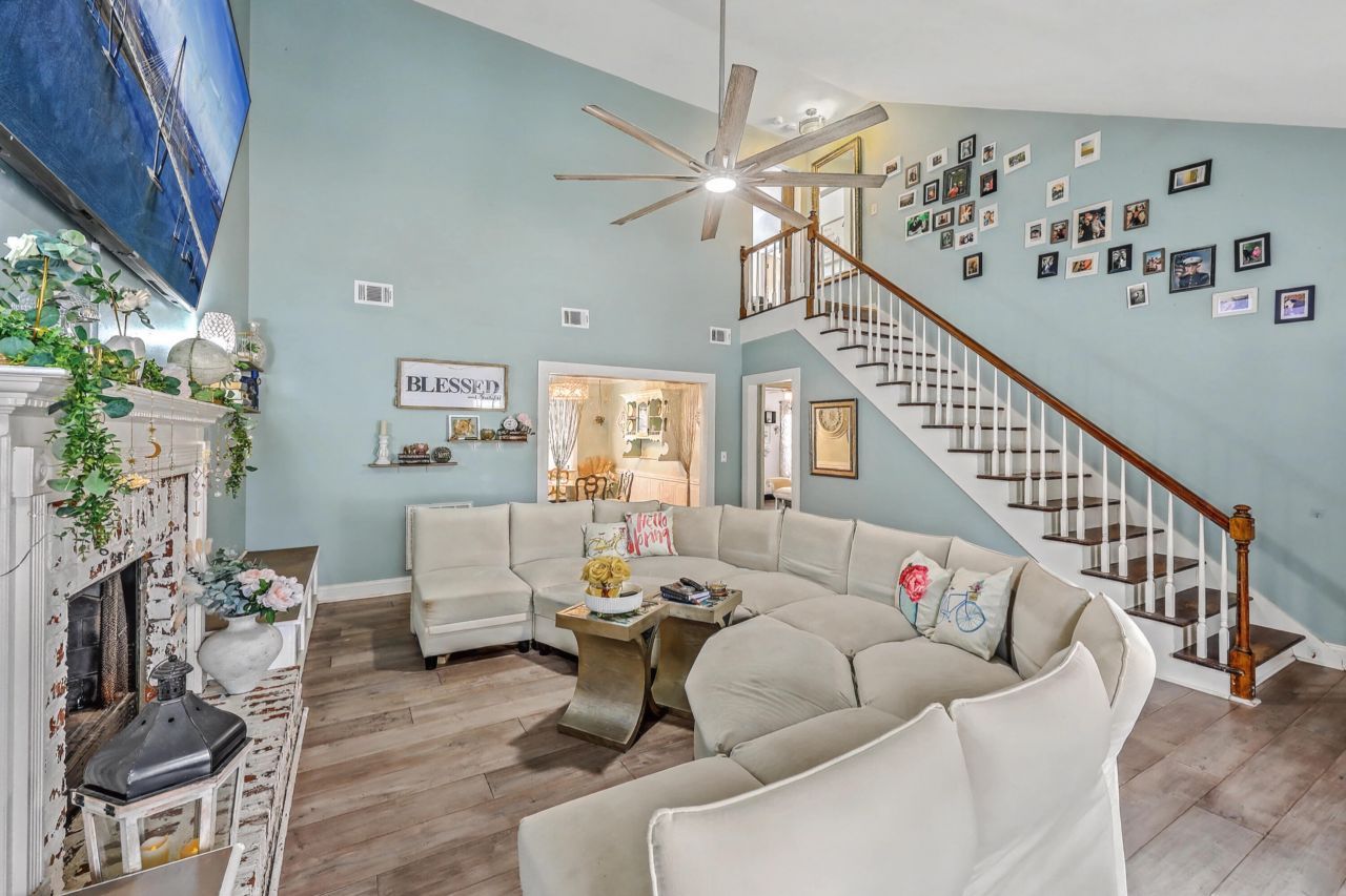 1590 Wabeek Way Photo 6