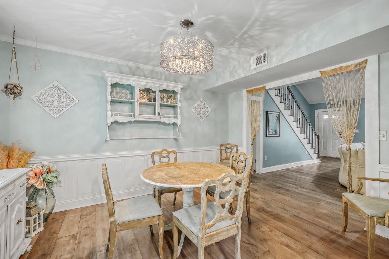 1590 Wabeek Way Photo 9