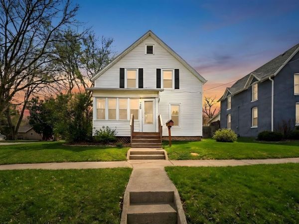 720 S Mckinley Avenue, Freeport, IL 61032