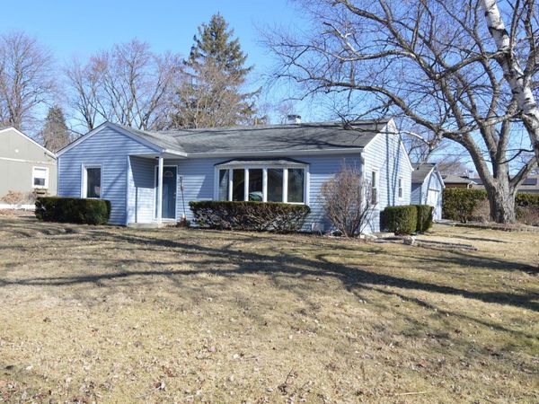 104 N Pleasant Road , Lake Zurich, IL 60047