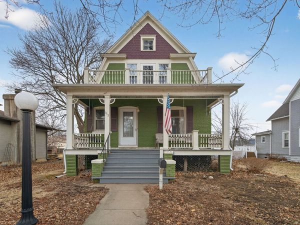 212 N Pine Street , Momence, IL 60954