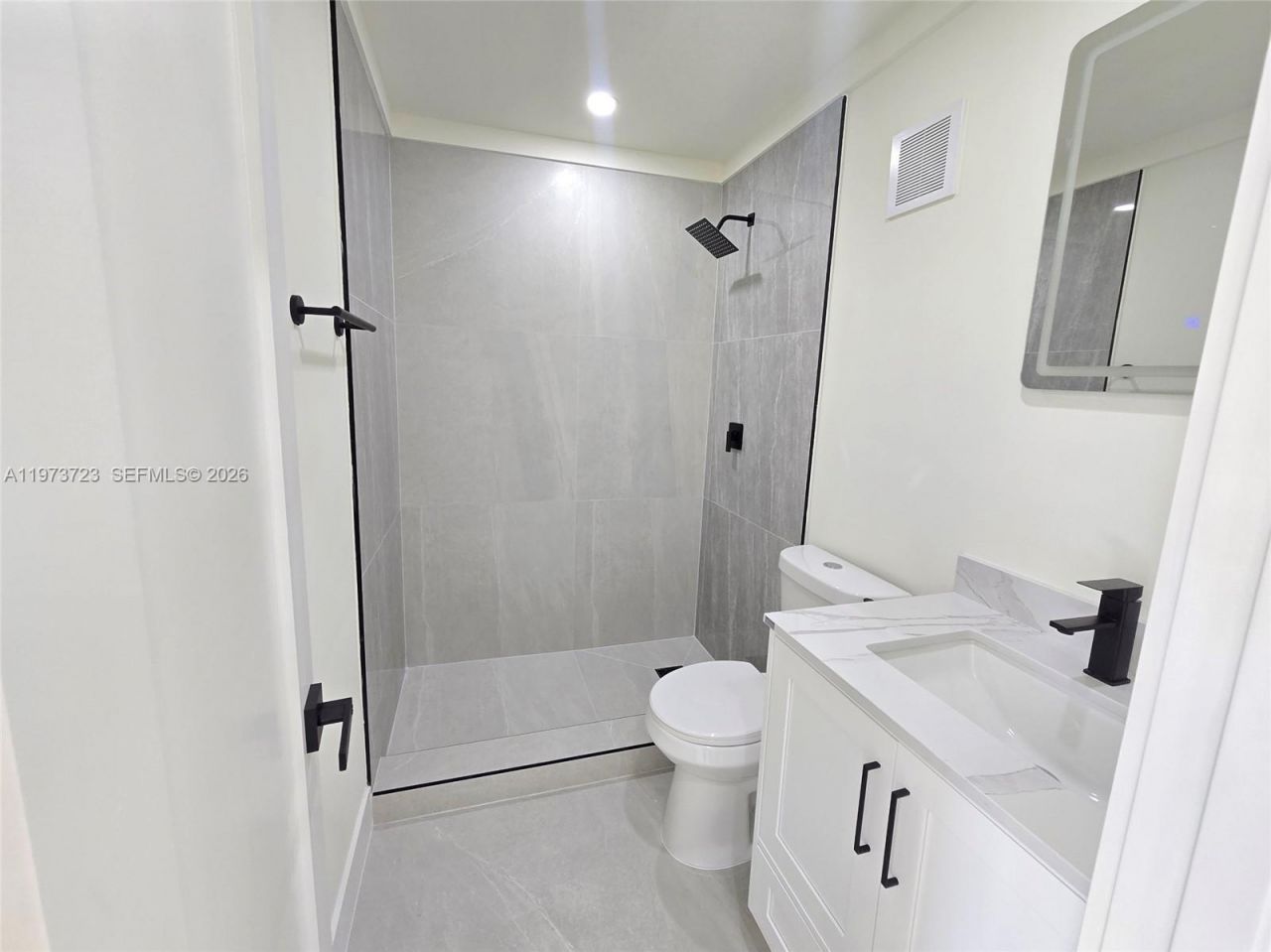 571 E 54th St, Hialeah, FL 33013 Photo