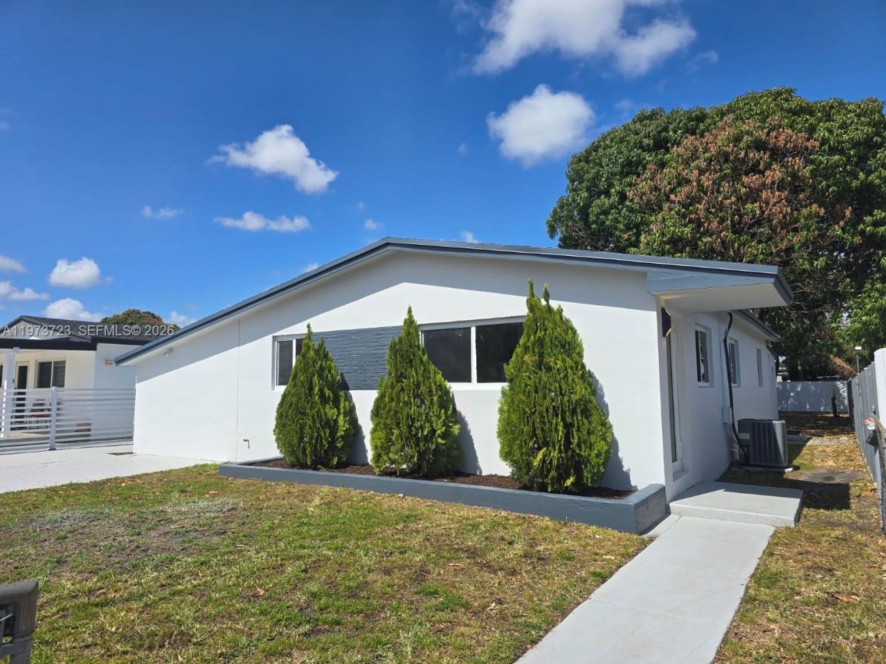 571 E 54th St, Hialeah, FL 33013 Photo