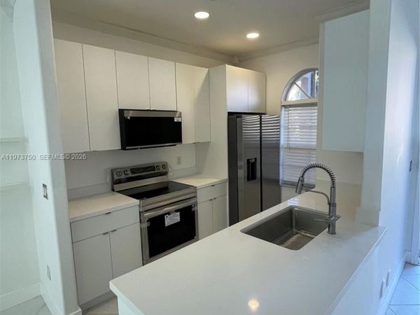 703 NE 195th St , Unit 703, Miami, FL 33179